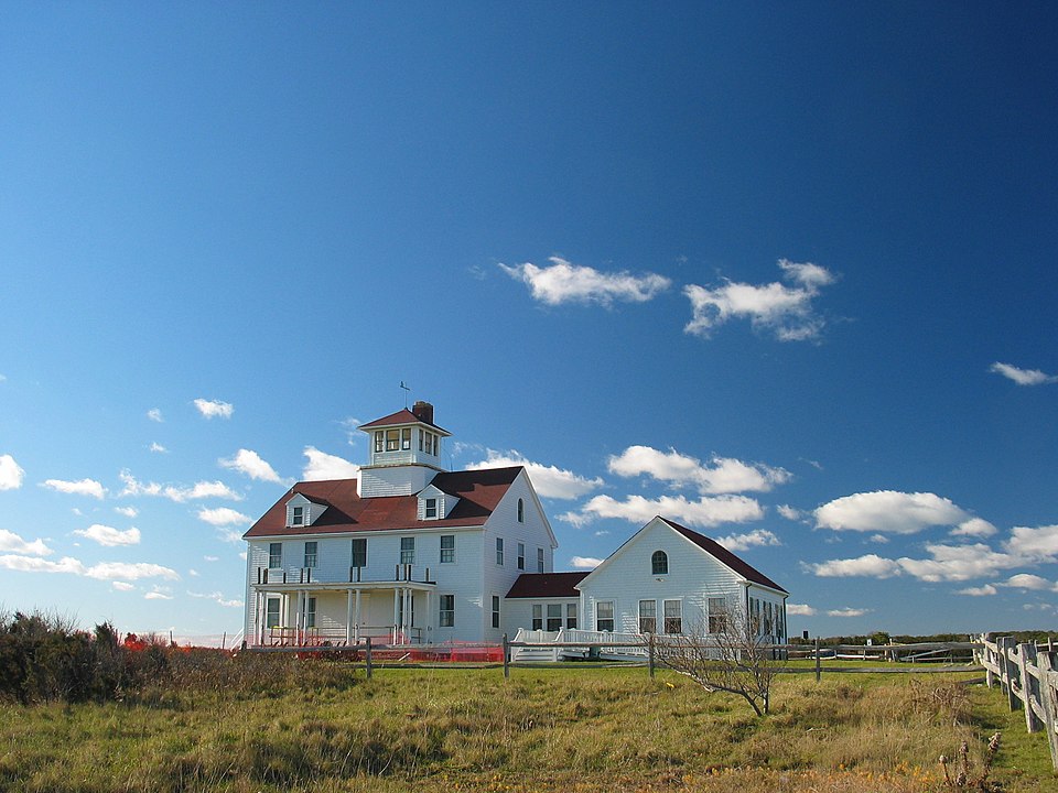 Cape Cod scenic coastal road with weathered shingles and ocean views