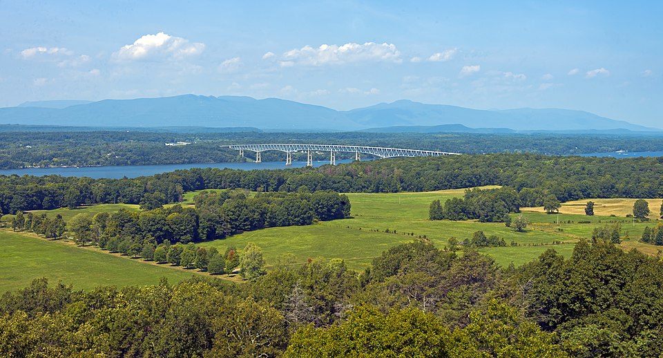 Scenic Catskills mountain vista with autumn foliage and winding roads viewed from Giant Ledge overlook - Plan a quiet Catskills weekend 2–2.5 hrs from NYC: scenic Route 28, peak-foliage dates, top hikes, cozy lodges, and insider dining—plus season-by-season gear.
