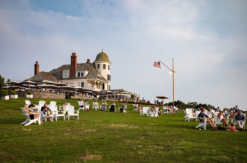 Castle Hill Inn sunset dining