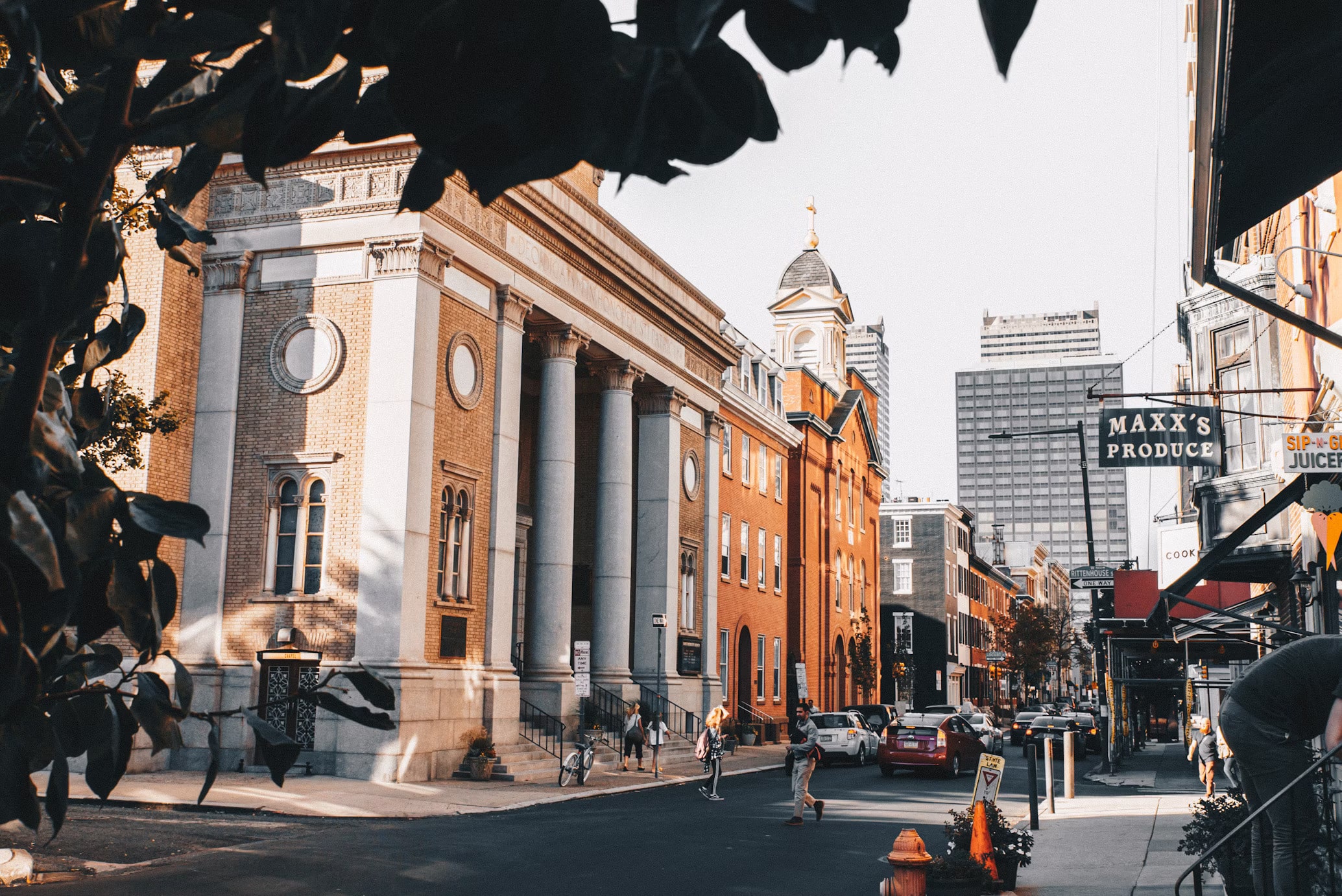 Independence Hall exterior with red brick facade and white steeple where Declaration of Independence was signed in Philadelphia's historic district