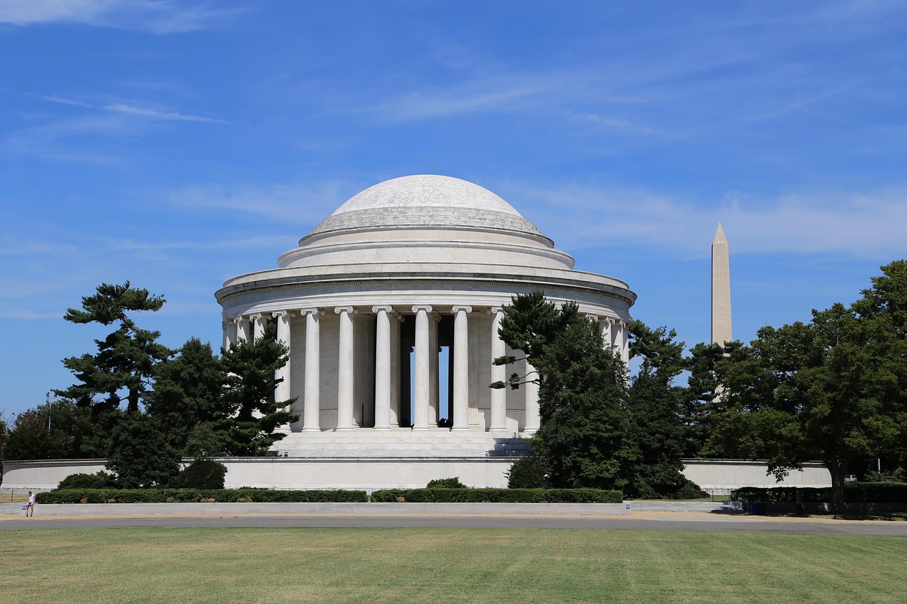 Washington DC National Mall and monuments perfect for cultural weekend getaways